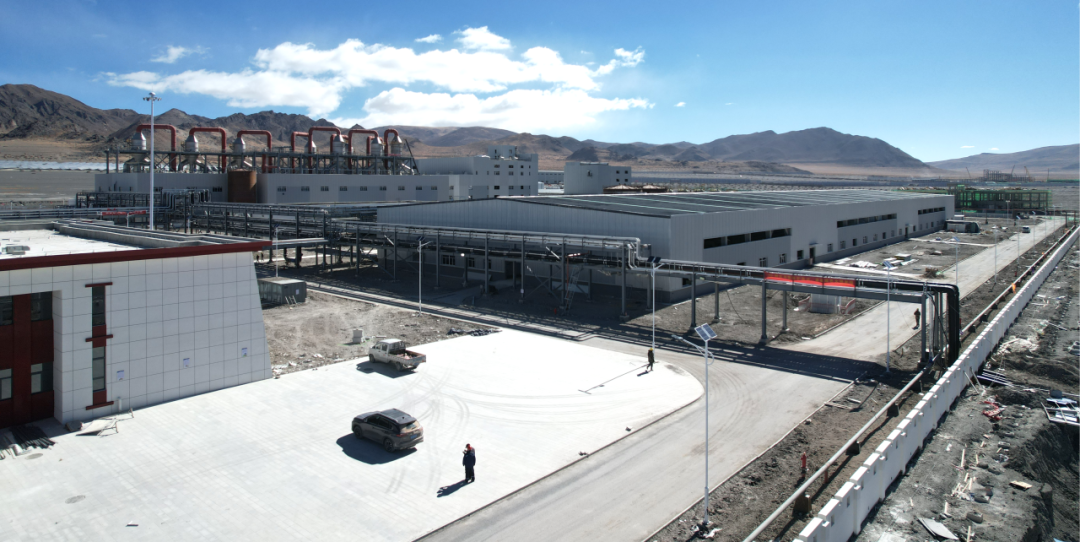 The Zabuye Salt Lake 10000 ton battery grade lithium carbonate project has successfully entered water and entered trial production!